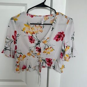 Floral blouse. Size small.